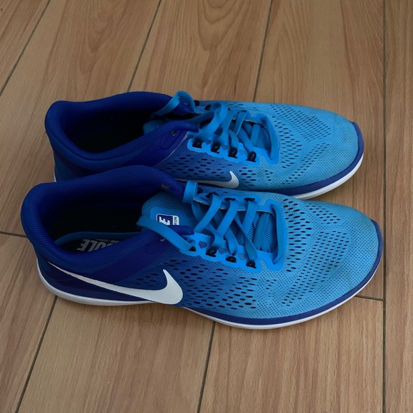 Nike Shoes - Women’s Nike Shoes Size 7.5